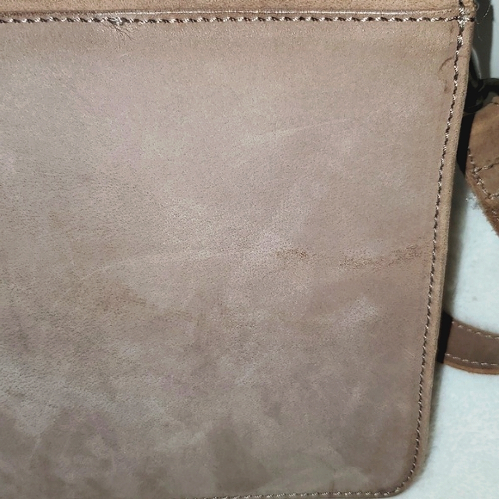 Day & Mood Leather Irene Vintage Crossbody Leather Front Flap Messenger Bag - Picture 12 of 14